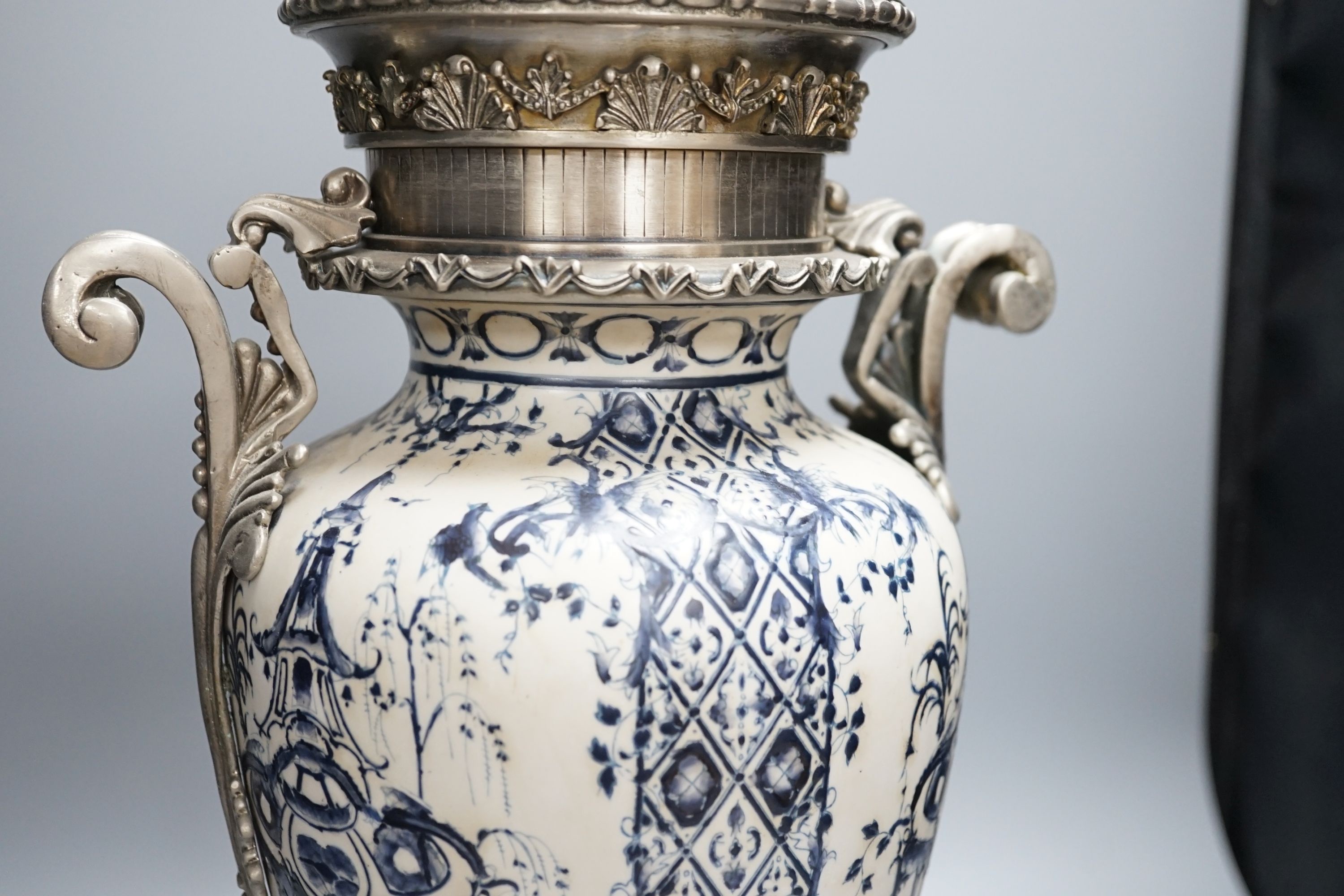A blue and white chinoiserie and metal-mounted table lamp, 52cm